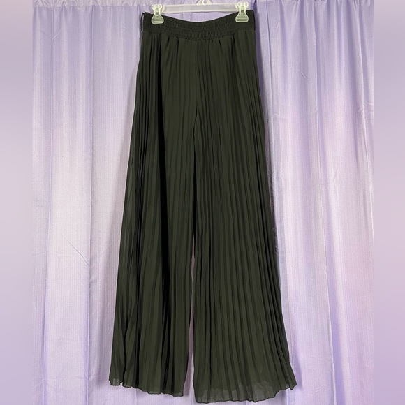 Forever 21 Wide Leg Pleated Pants - Picture 1 of 5